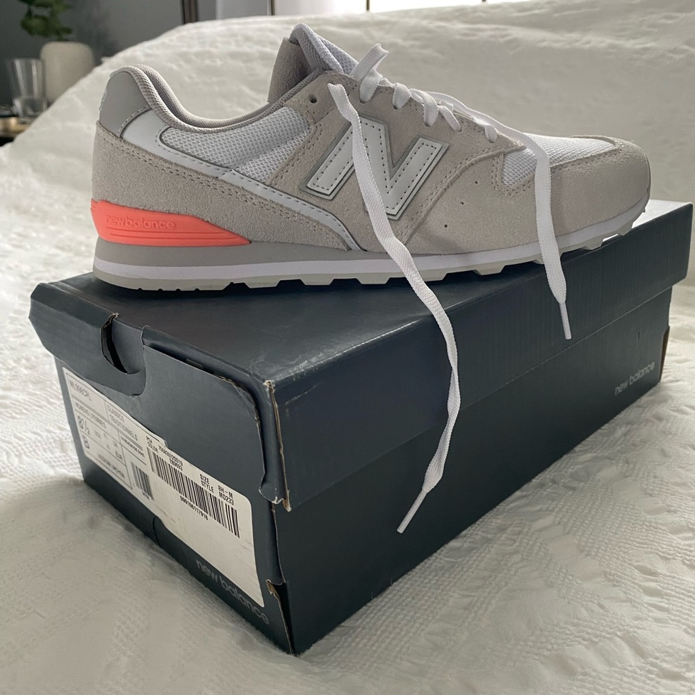 New Balance® 996 Sneakers in Summer Fog / 8H MEDIUM / SUMMER FOG/WHITE